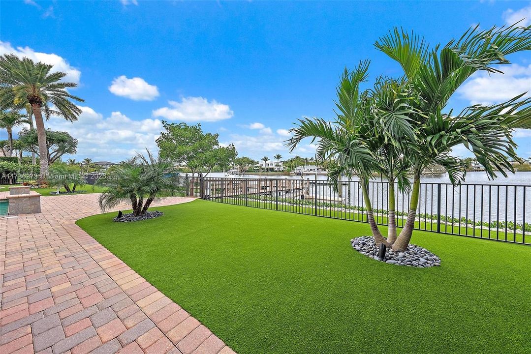 Recently Sold: $6,250,000 (5 beds, 6 baths, 7155 Square Feet)