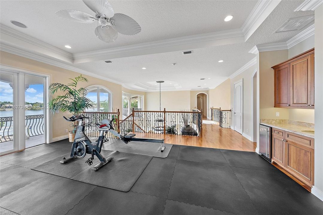 Recently Sold: $6,250,000 (5 beds, 6 baths, 7155 Square Feet)