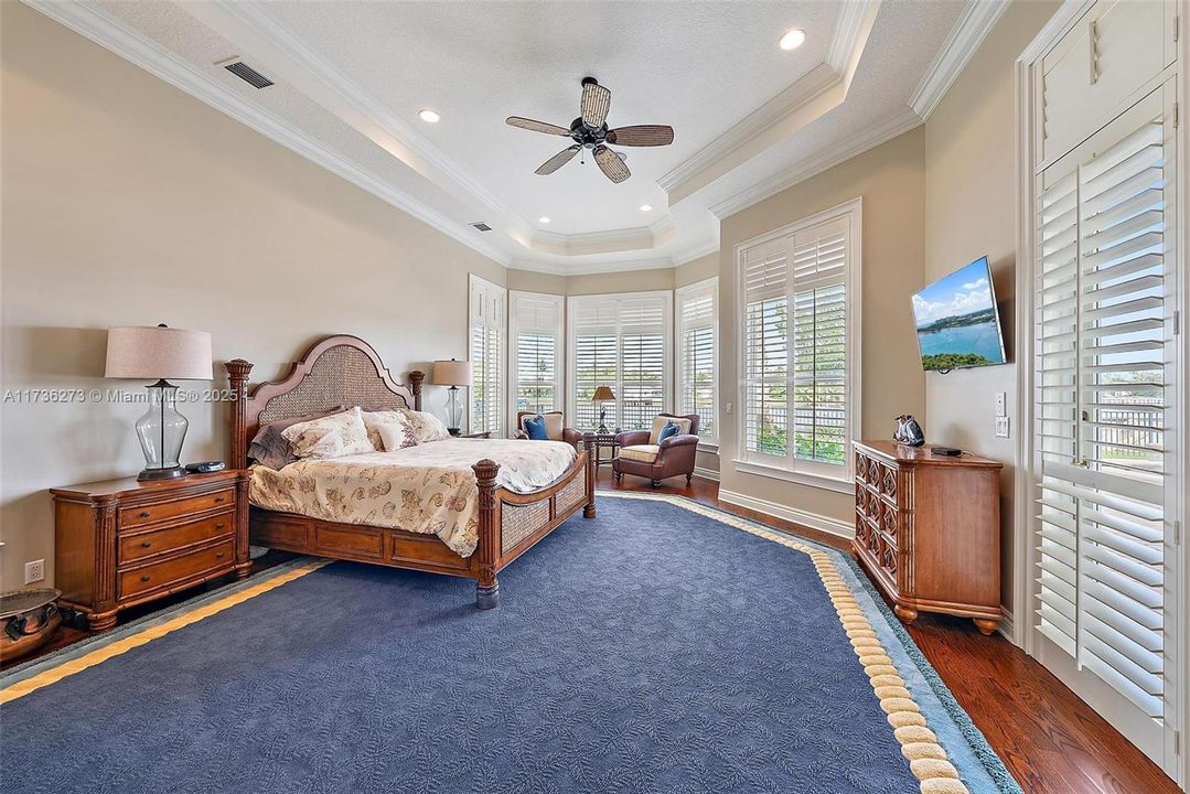 Recently Sold: $6,250,000 (5 beds, 6 baths, 7155 Square Feet)