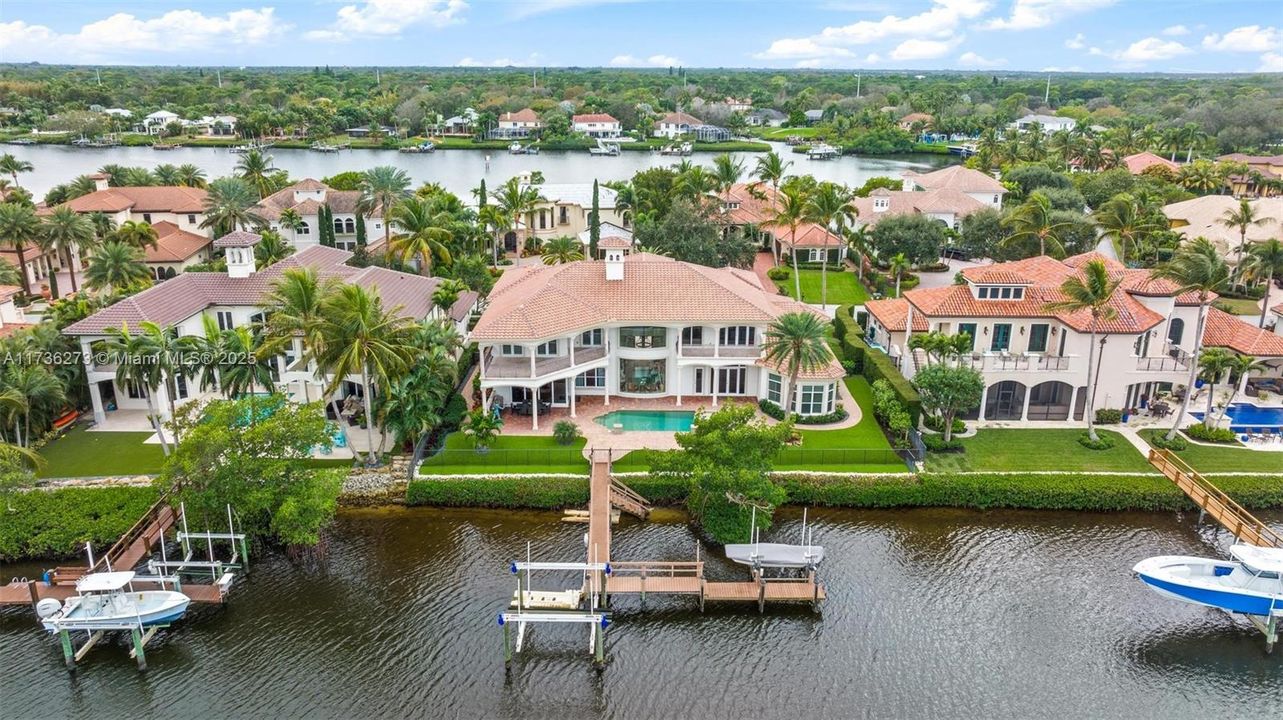 Recently Sold: $6,250,000 (5 beds, 6 baths, 7155 Square Feet)