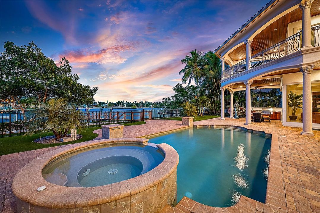 Recently Sold: $6,250,000 (5 beds, 6 baths, 7155 Square Feet)