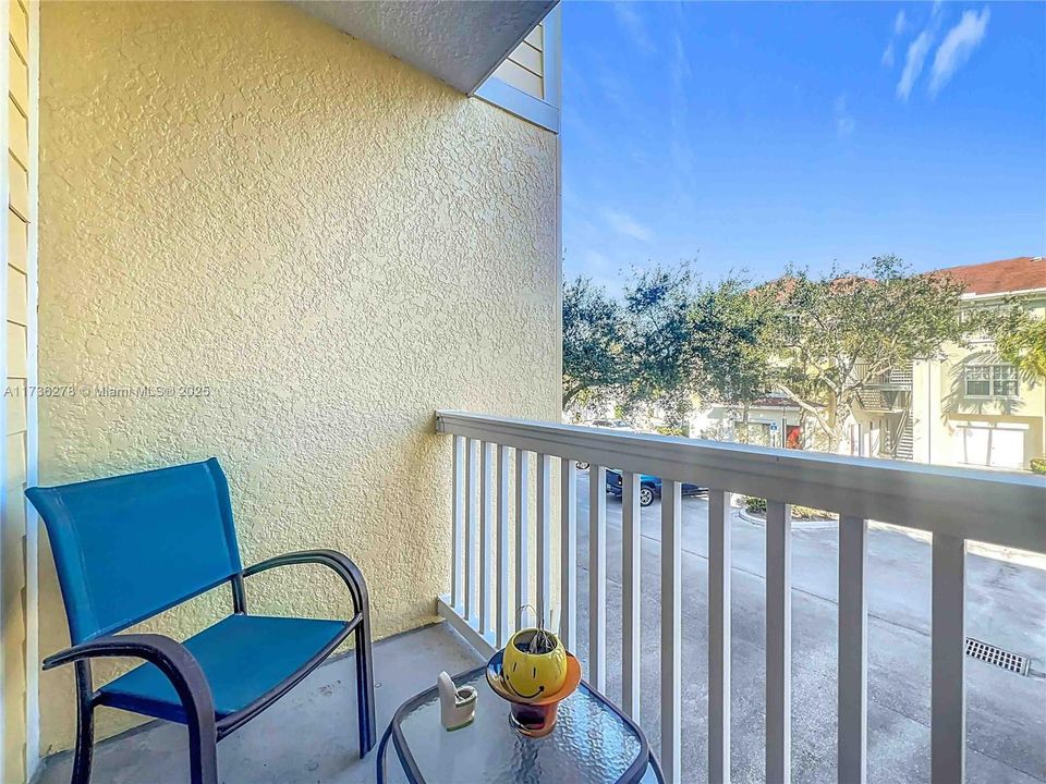 待售: $368,000 (2 贝兹, 2 浴室, 1344 平方英尺)