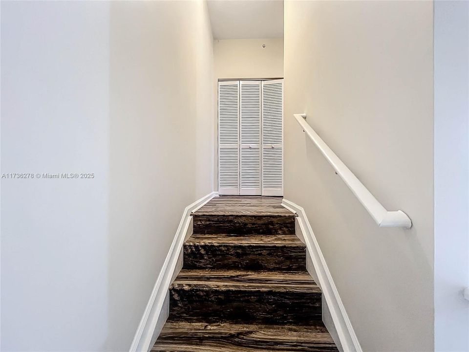 待售: $368,000 (2 贝兹, 2 浴室, 1344 平方英尺)