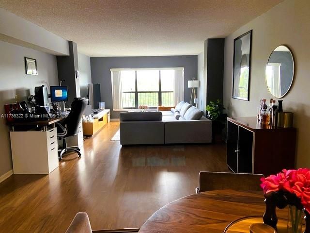 Recently Rented: $1,990 (2 beds, 2 baths, 1140 Square Feet)