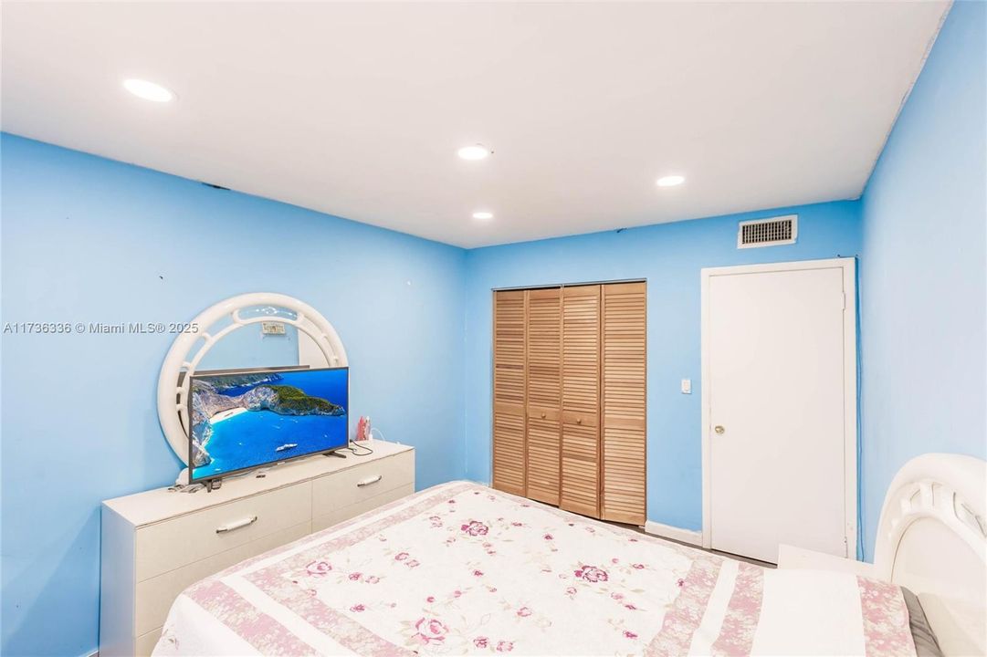 Active With Contract: $455,000 (3 beds, 2 baths, 1606 Square Feet)