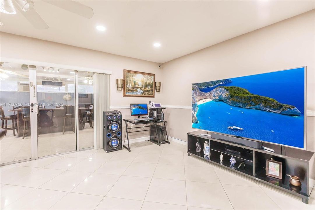 Active With Contract: $455,000 (3 beds, 2 baths, 1606 Square Feet)