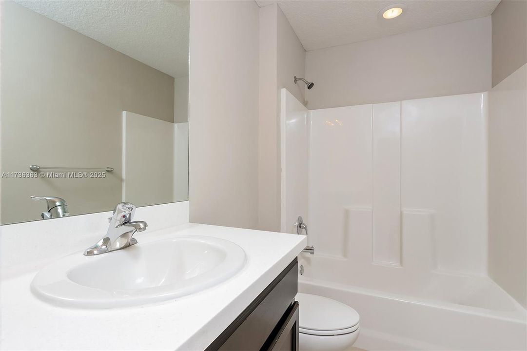 Recently Rented: $2,265 (3 beds, 2 baths, 1590 Square Feet)