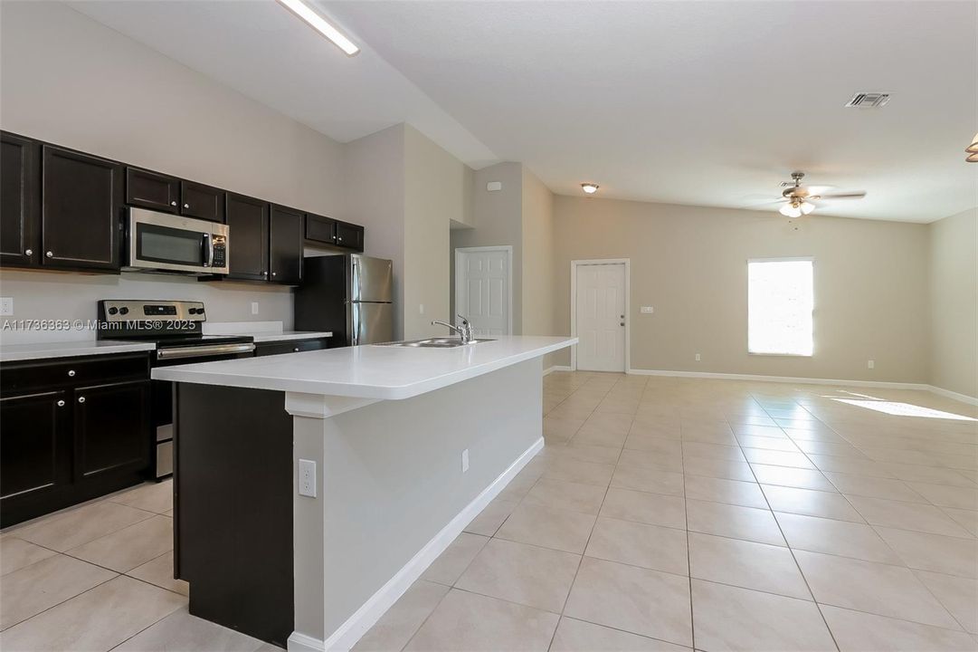 Recently Rented: $2,265 (3 beds, 2 baths, 1590 Square Feet)