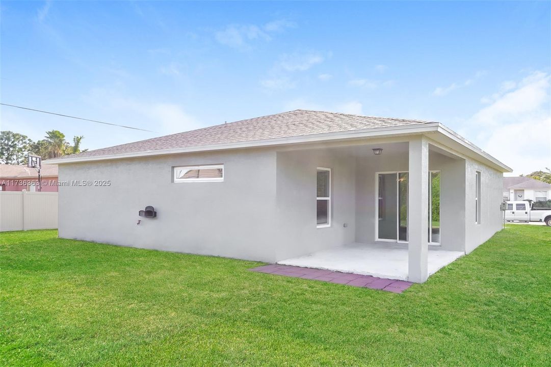 Recently Rented: $2,265 (3 beds, 2 baths, 1590 Square Feet)