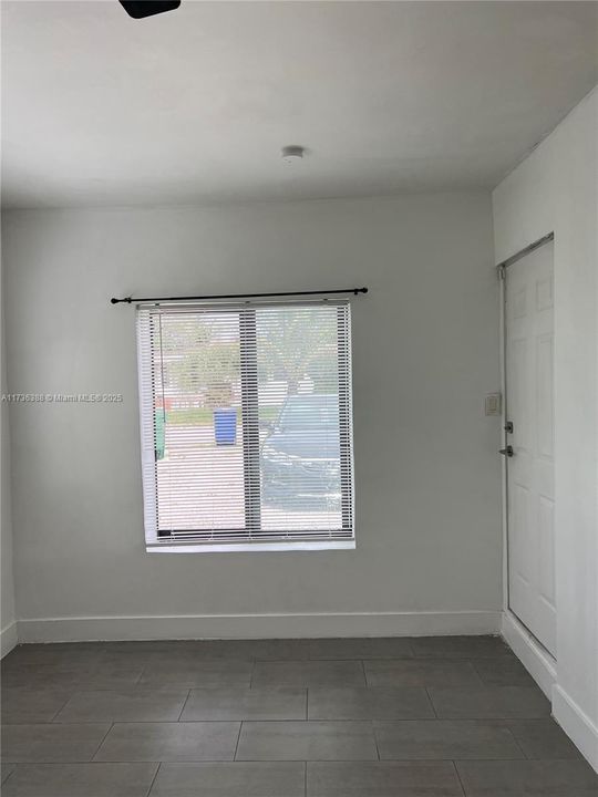 Recently Rented: $3,000 (3 beds, 1 baths, 1266 Square Feet)