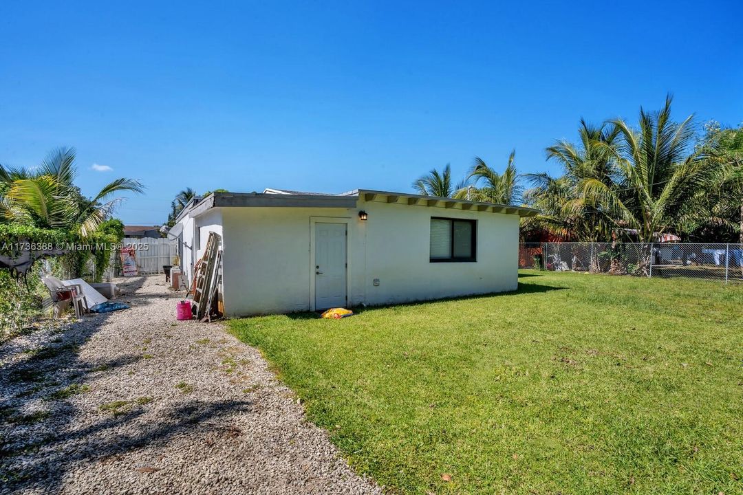 Recently Rented: $3,000 (3 beds, 1 baths, 1266 Square Feet)