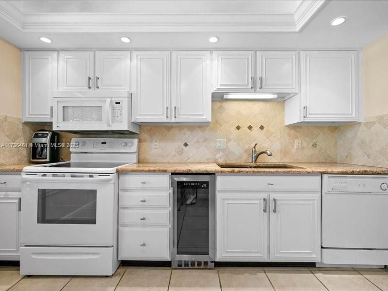 Redone eat in kitchen