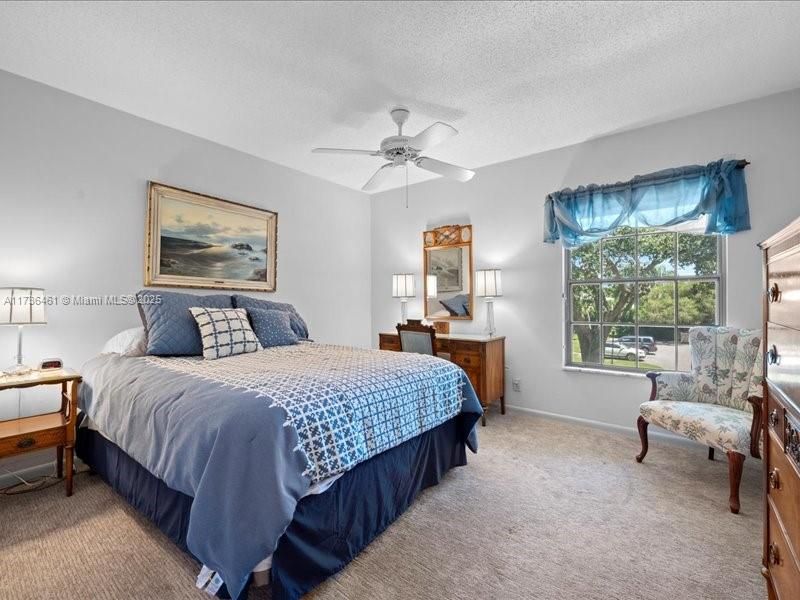 #3 Bedroom Queen size large closets in all bedrooms