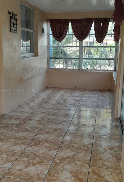 待售: $700,000 (3 贝兹, 1 浴室, 1413 平方英尺)