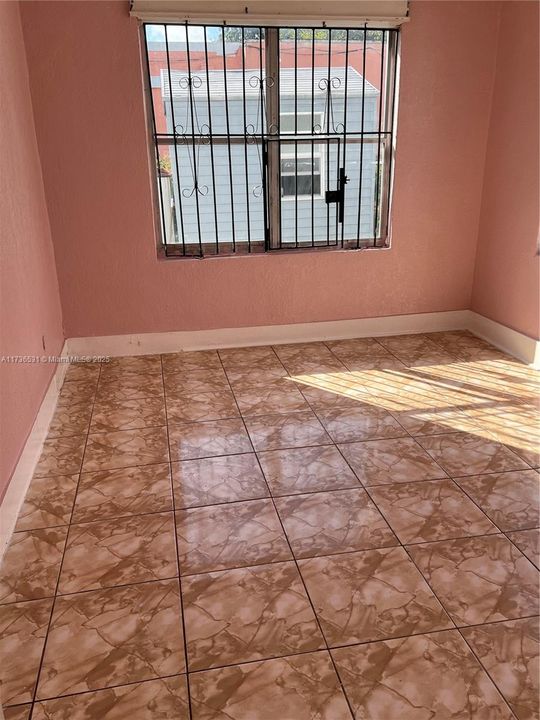 待售: $700,000 (3 贝兹, 1 浴室, 1413 平方英尺)