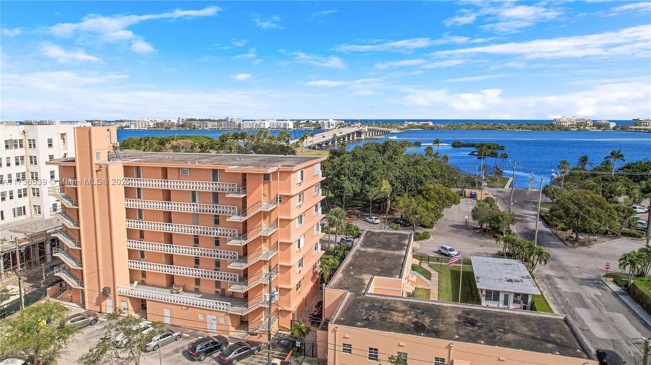 Association includes 2 level Hampton Units