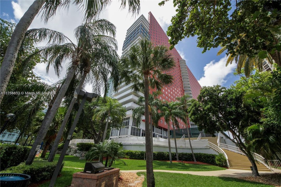 Vendido Recientemente: $745,000 (2 camas, 2 baños, 1316 Pies cuadrados)