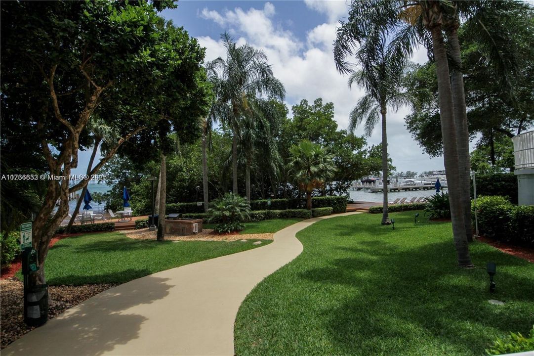 Vendido Recientemente: $745,000 (2 camas, 2 baños, 1316 Pies cuadrados)