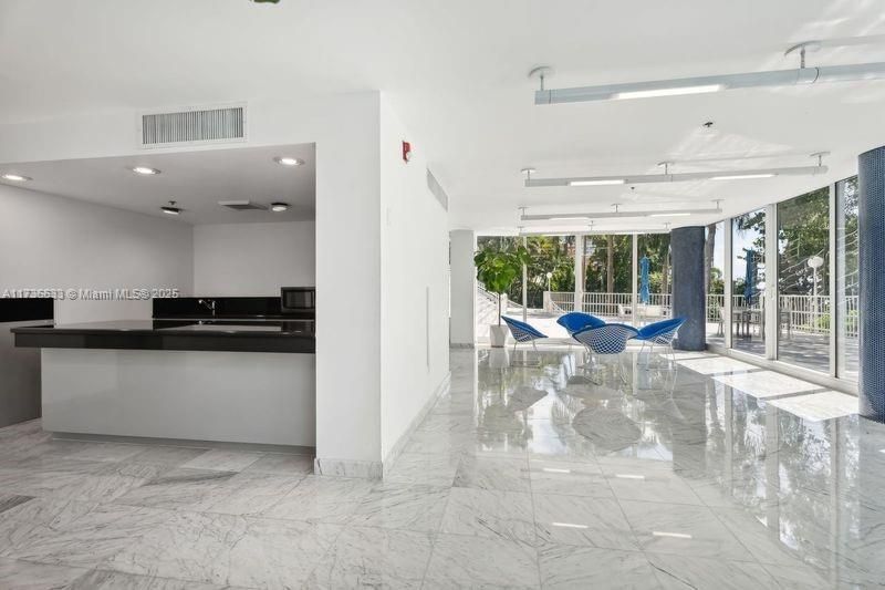 Vendido Recientemente: $745,000 (2 camas, 2 baños, 1316 Pies cuadrados)