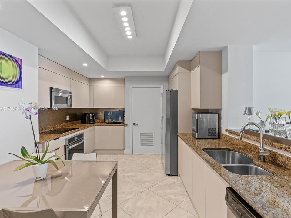 На продажу: $890,000 (3 спален, 3 ванн, 1849 Квадратных фут)