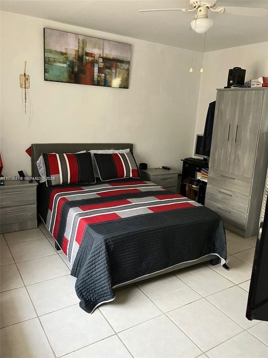 For Sale: $159,000 (1 beds, 1 baths, 800 Square Feet)