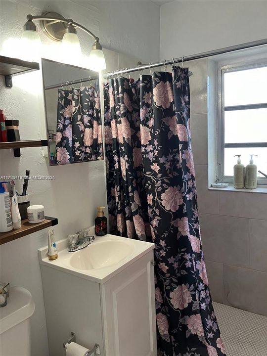 For Sale: $159,000 (1 beds, 1 baths, 800 Square Feet)
