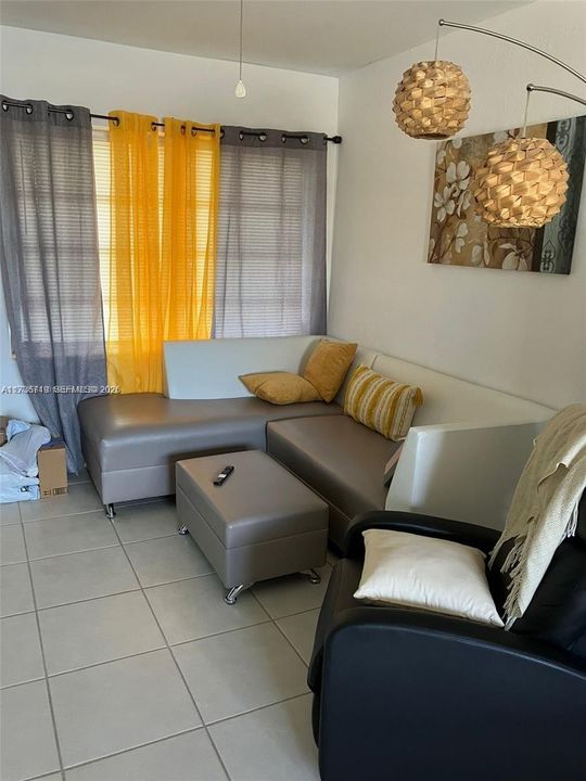 For Sale: $159,000 (1 beds, 1 baths, 800 Square Feet)