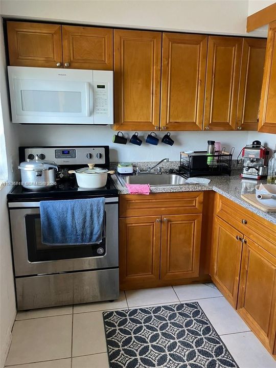 For Sale: $159,000 (1 beds, 1 baths, 800 Square Feet)