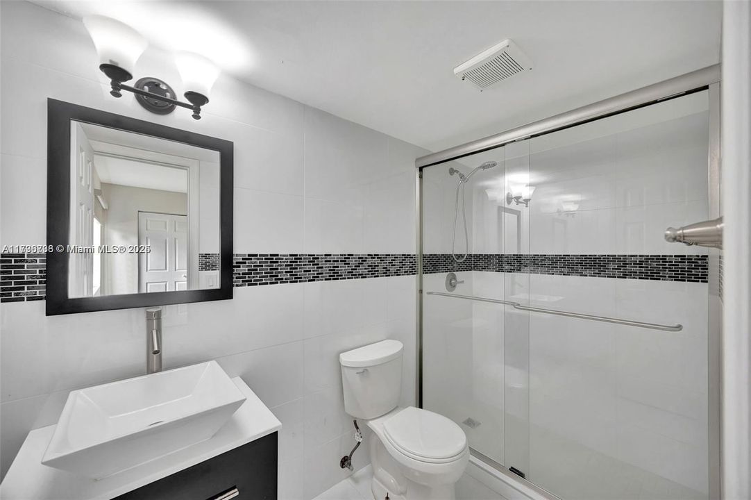 最近租的: $32,400 (2 贝兹, 2 浴室, 981 平方英尺)