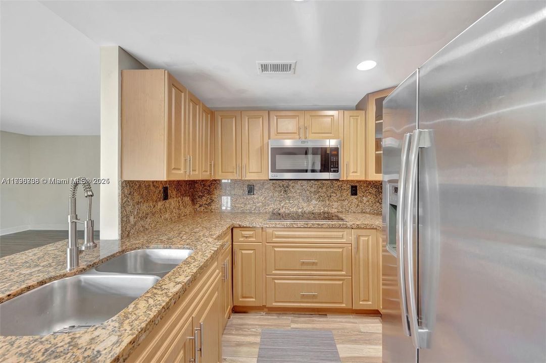 最近租的: $32,400 (2 贝兹, 2 浴室, 981 平方英尺)