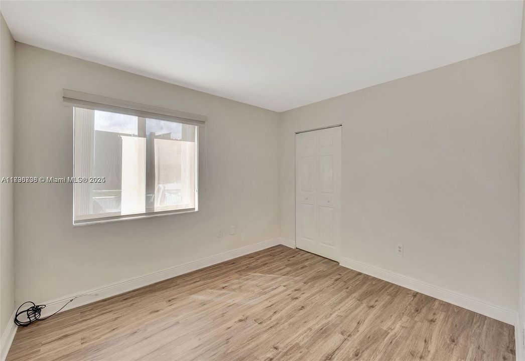 最近租的: $32,400 (2 贝兹, 2 浴室, 981 平方英尺)