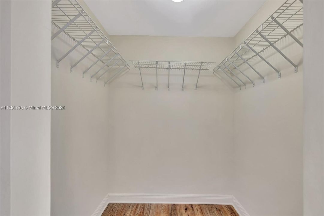 最近租的: $32,400 (2 贝兹, 2 浴室, 981 平方英尺)