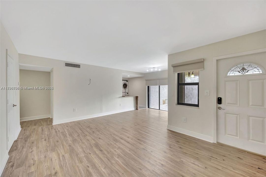 最近租的: $32,400 (2 贝兹, 2 浴室, 981 平方英尺)