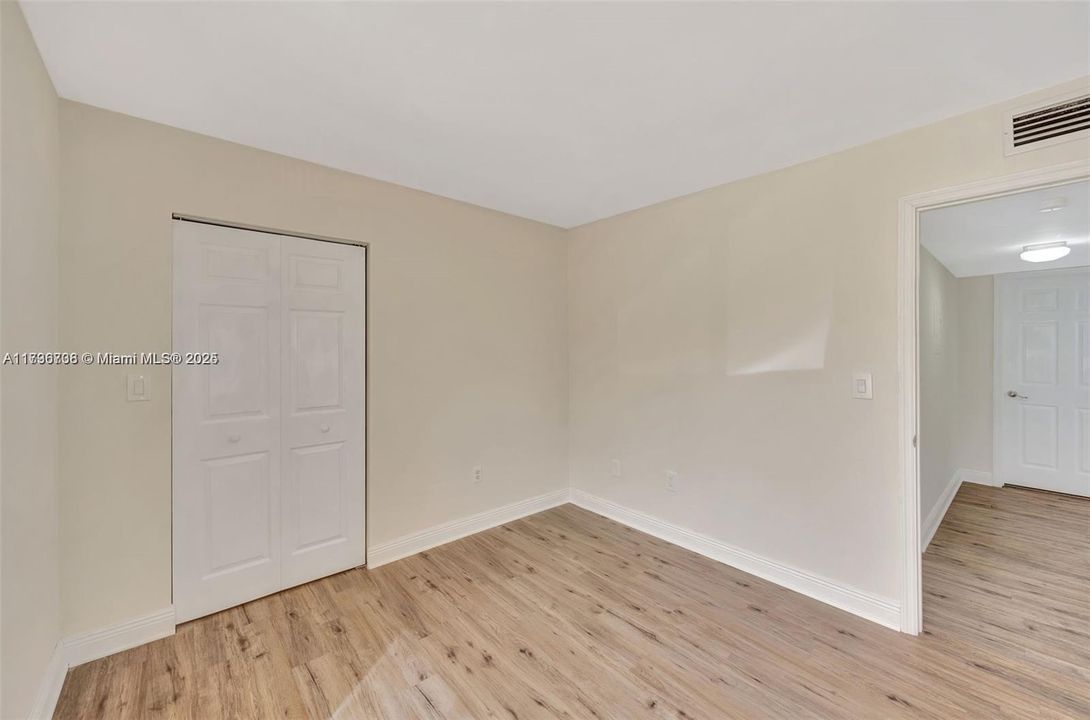 最近租的: $32,400 (2 贝兹, 2 浴室, 981 平方英尺)