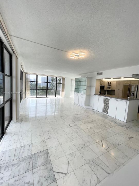 Recently Rented: $2,800 (2 beds, 2 baths, 1430 Square Feet)