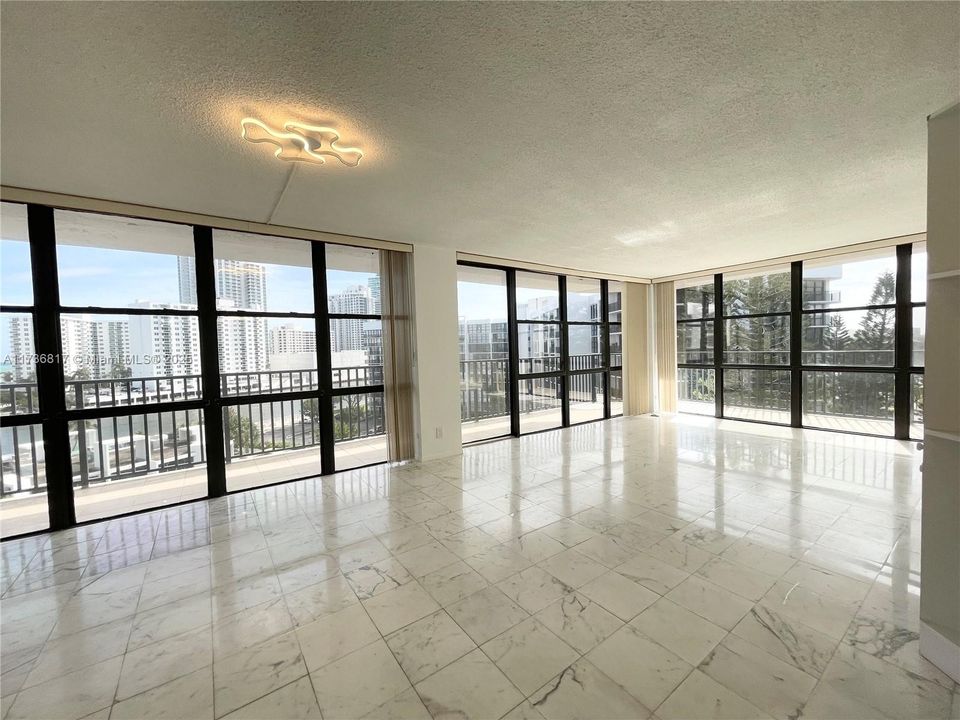 Recently Rented: $2,800 (2 beds, 2 baths, 1430 Square Feet)