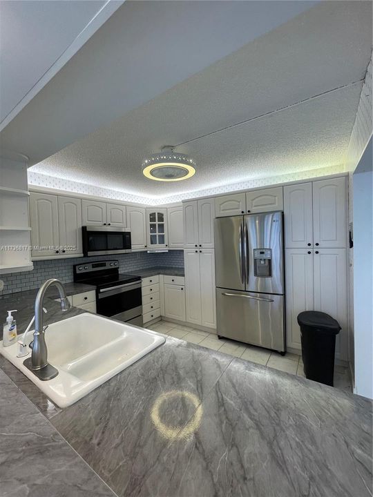 Recently Rented: $2,800 (2 beds, 2 baths, 1430 Square Feet)