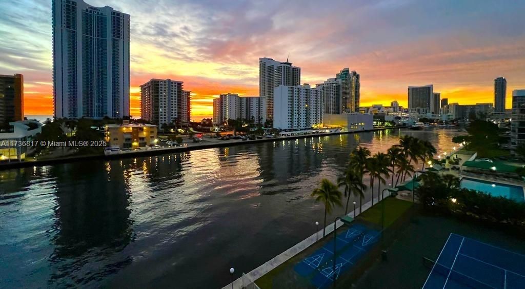 Recently Rented: $2,800 (2 beds, 2 baths, 1430 Square Feet)