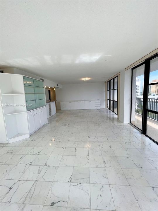 Recently Rented: $2,800 (2 beds, 2 baths, 1430 Square Feet)