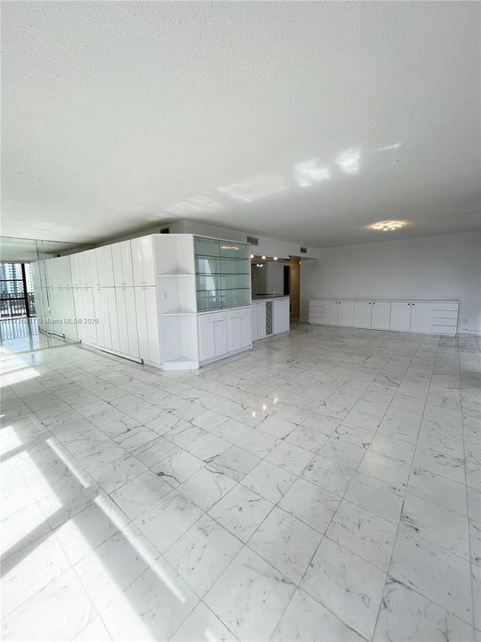 Recently Rented: $2,800 (2 beds, 2 baths, 1430 Square Feet)