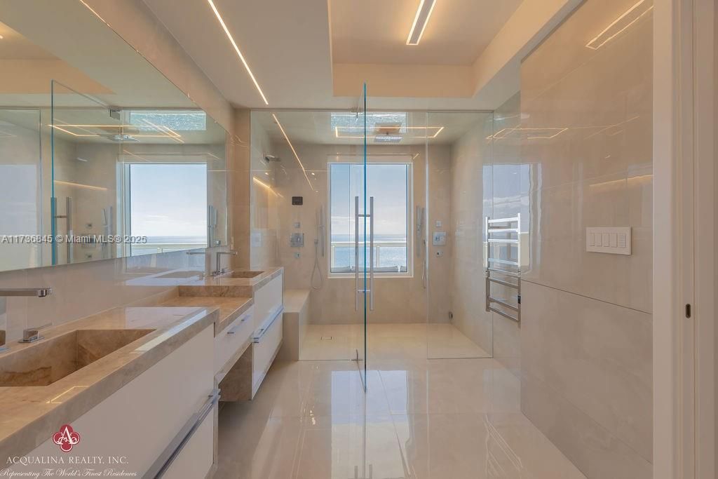 Recently Sold: $5,300,000 (4 beds, 4 baths, 2736 Square Feet)