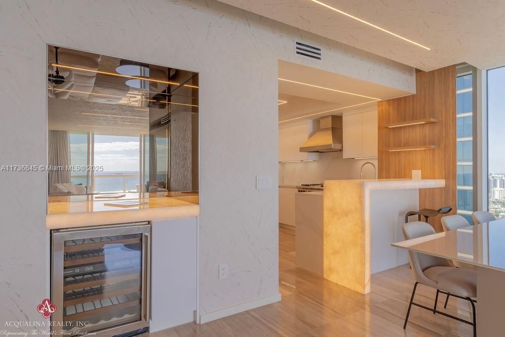 Recently Sold: $5,300,000 (4 beds, 4 baths, 2736 Square Feet)