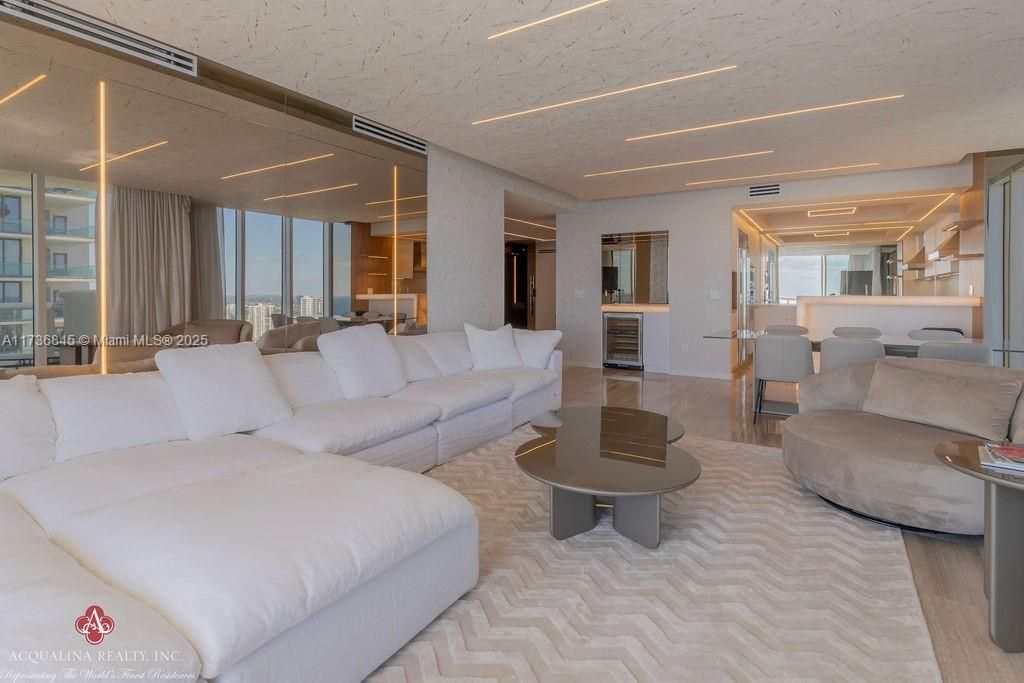 Recently Sold: $5,300,000 (4 beds, 4 baths, 2736 Square Feet)