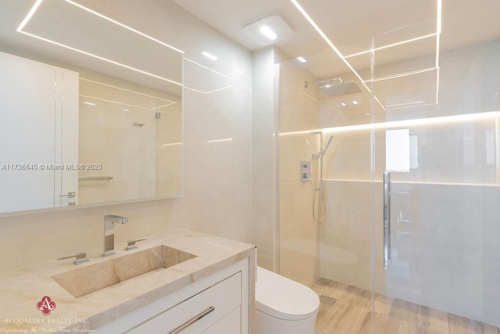 Recently Sold: $5,300,000 (4 beds, 4 baths, 2736 Square Feet)