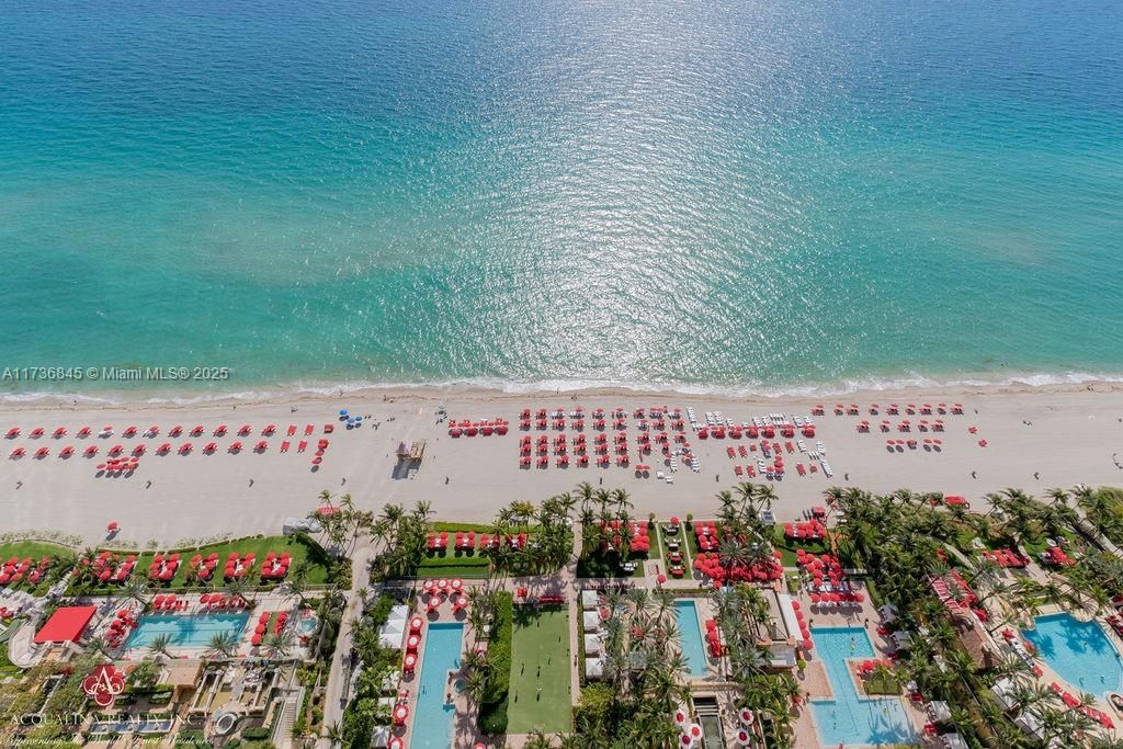 Recently Sold: $5,300,000 (4 beds, 4 baths, 2736 Square Feet)