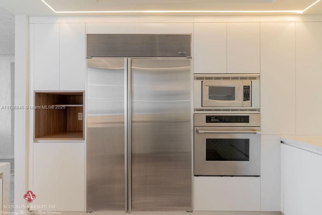 Recently Sold: $5,300,000 (4 beds, 4 baths, 2736 Square Feet)