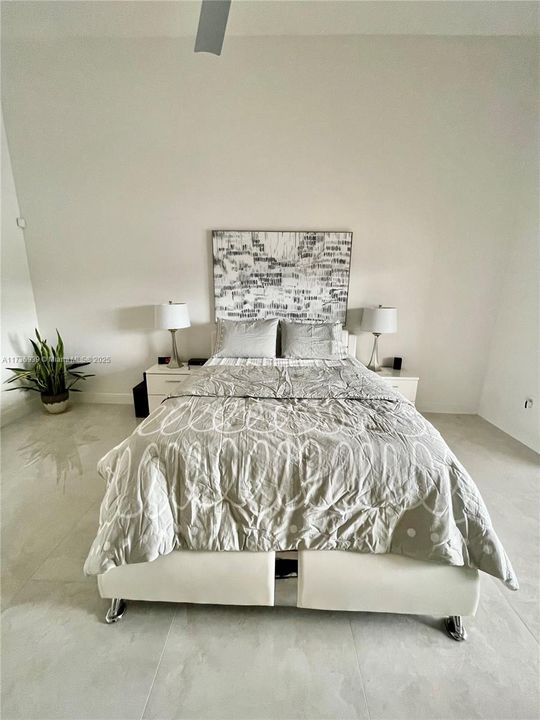 Недавно арендовано: $6,000 (4 спален, 3 ванн, 2830 Квадратных фут)