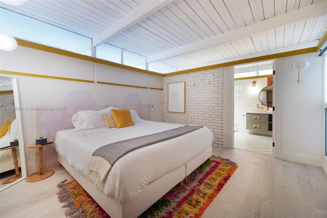 Под контрактом: $1,800,000 (7 спален, 7 ванн, 2583 Квадратных фут)