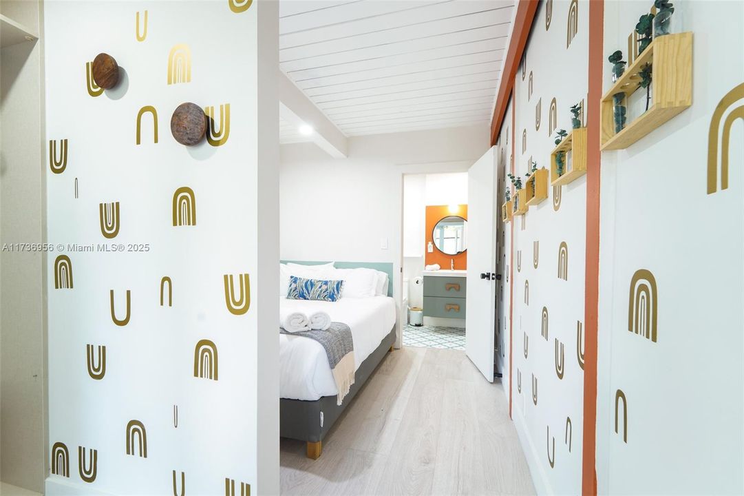 Под контрактом: $1,800,000 (7 спален, 7 ванн, 2583 Квадратных фут)