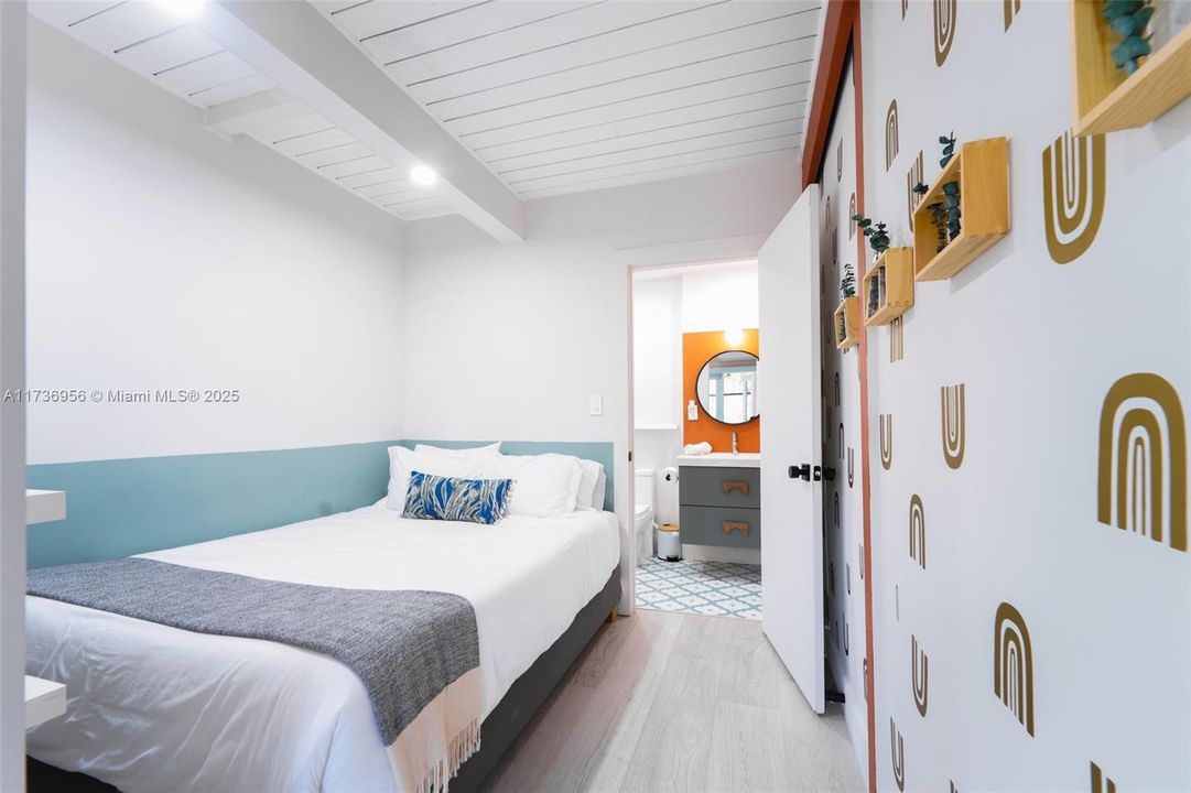 Под контрактом: $1,800,000 (7 спален, 7 ванн, 2583 Квадратных фут)